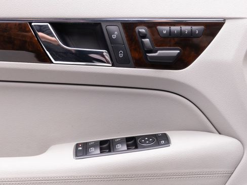 Used 2013 Mercedes-Benz E 350 4MATIC Coupe image 41