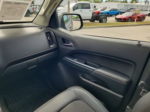 Used 2015 GMC Canyon SLE w/ All-Terrain Package image 13