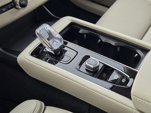 New 2026 Volvo XC90 T8 Ultra w/ Lounge Package AWD/4WD image 16