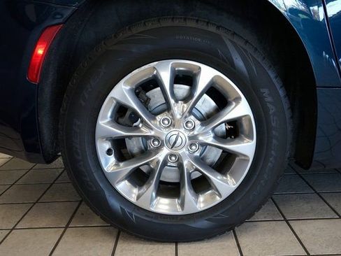 Used 2022 Chrysler Pacifica Touring-L image 57