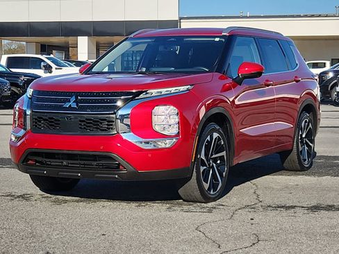 Used 2024 Mitsubishi Outlander SEL image 1