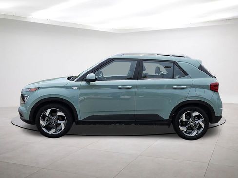 Used 2025 Hyundai Venue SEL FWD image 4