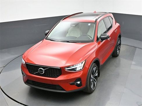 Used 2023 Volvo XC40 B5 Plus w/ Protection Package Premier image 44