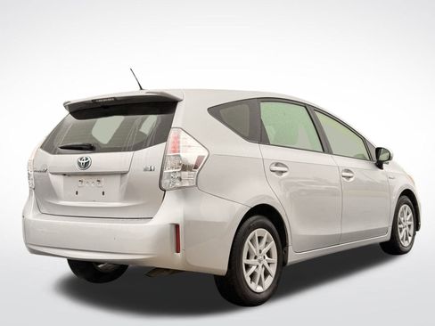 Used 2014 Toyota Prius V Two image 5