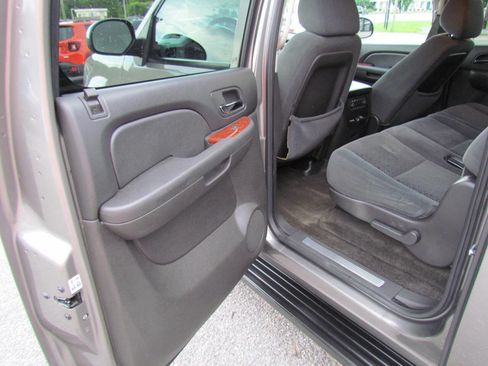 Used 2008 Chevrolet Suburban LT w/ Convenience Package 1 image 12