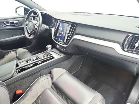 Used 2019 Volvo S60 T6 R-Design image 25
