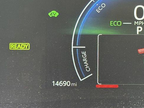 Certified 2025 Toyota Camry SE w/ Convenience Package FWD image 8