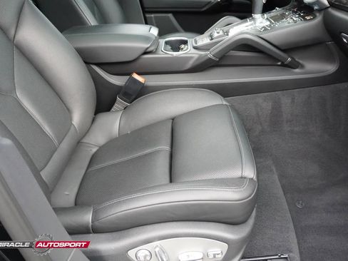 Used 2014 Porsche Cayenne Turbo S image 32