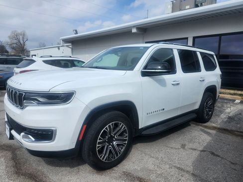 Used 2024 Jeep Wagoneer Series II w/ Flexible Seating Group image 1