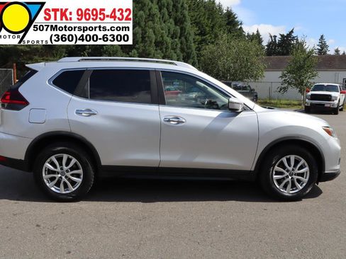 Used 2018 Nissan Rogue SV AWD/4WD image 11