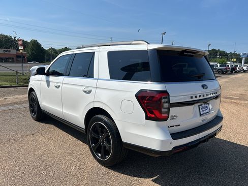 Used 2022 Ford Expedition Limited RWD image 2