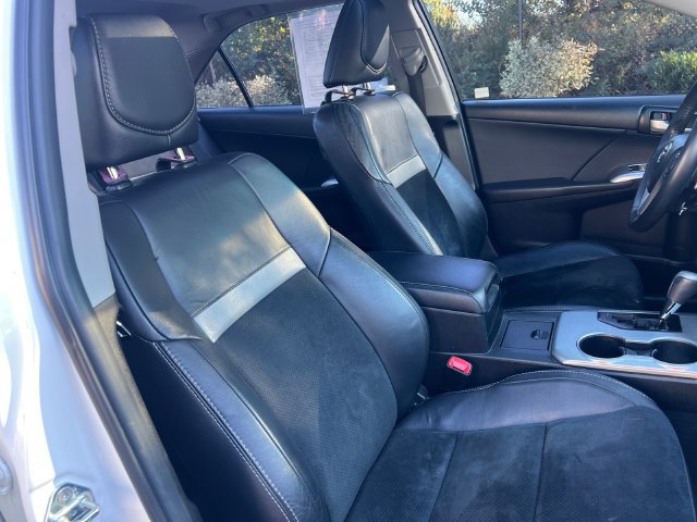 Used 2012 Toyota Camry SE w/ Leather Pkg FWD image 19