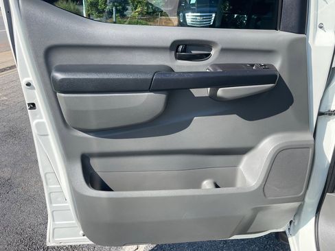 Used 2015 Nissan NV 3500 SV w/ Technology Package image 12