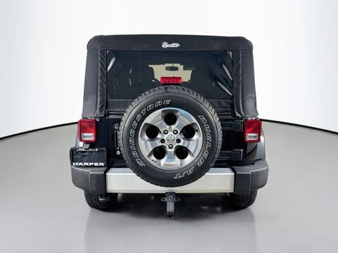 Used 2015 Jeep Wrangler Unlimited Sahara w/ Max Tow Package AWD/4WD image 8