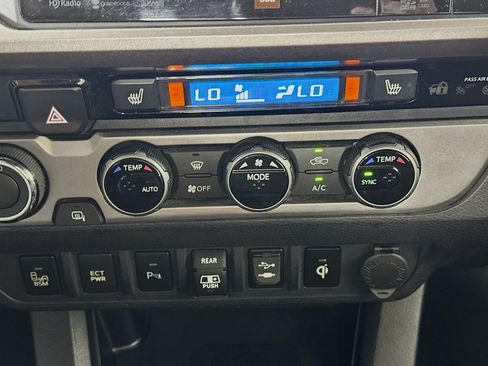 Used 2018 Toyota Tacoma Limited AWD/4WD image 24