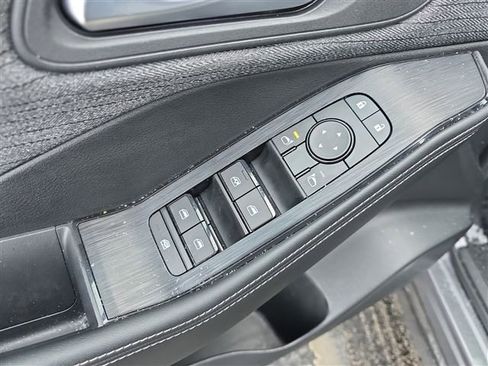 Used 2023 Nissan Rogue SV image 18