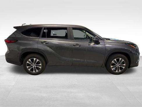 Used 2023 Toyota Highlander L image 8