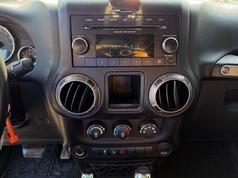 Used 2018 Jeep Wrangler Unlimited Sport w/ Connectivity Group AWD/4WD image 12
