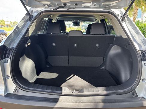 Used 2025 Toyota Corolla Cross LE image 31