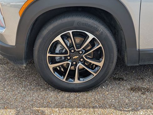 Used 2025 Chevrolet TrailBlazer LT w/ Convenience Package FWD image 9