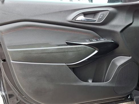 Used 2024 Chevrolet Trax RS w/ Sunroof Package image 11