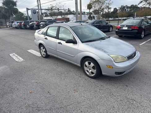 Used 2005 Ford Focus ZX4 Sedan image 9