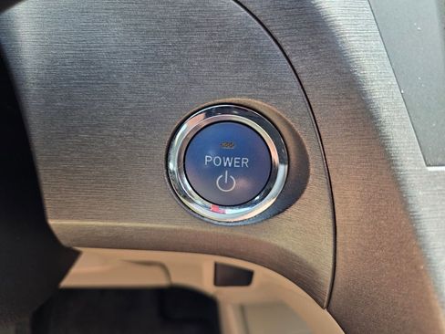 Used 2014 Toyota Prius Five FWD image 31