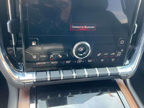 Used 2025 GMC Yukon XL Denali image 32