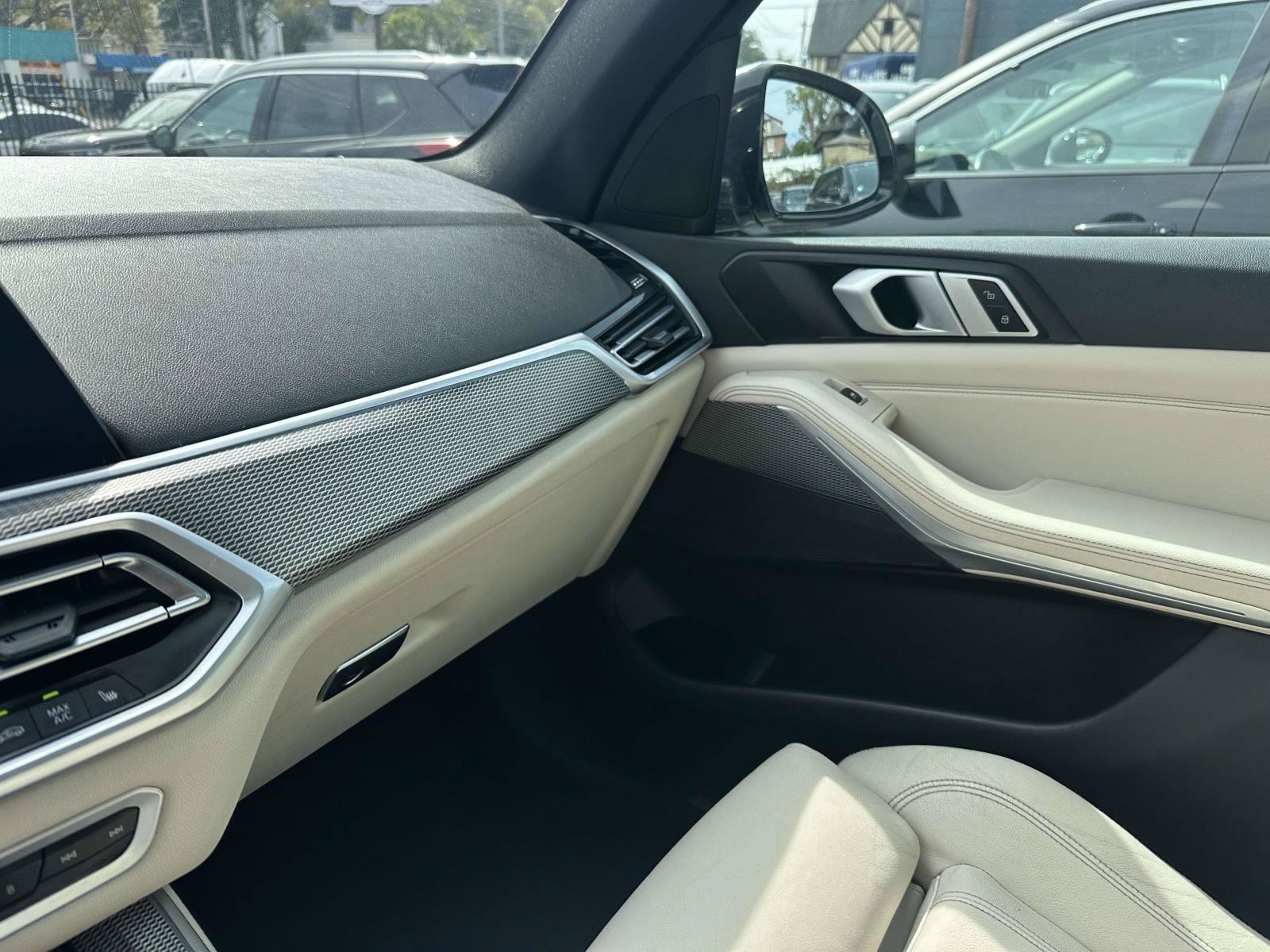 Used 2019 BMW X5 xDrive40i w/ M Sport Package AWD/4WD image 26