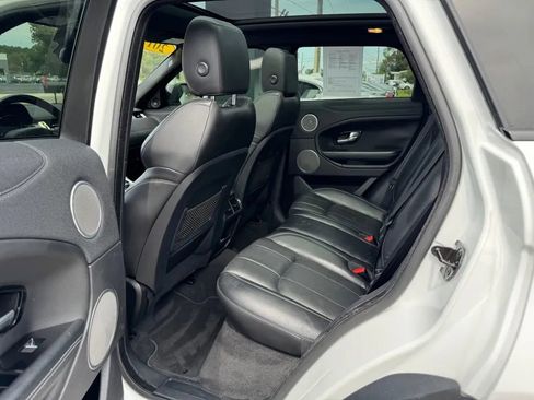 Used 2017 Land Rover Range Rover Evoque SE Premium image 9
