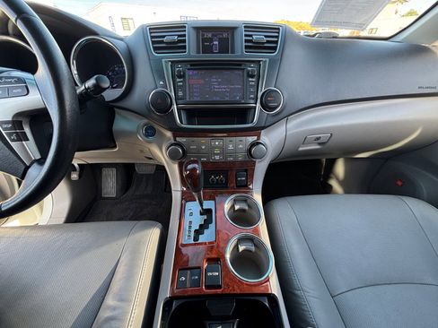 Used 2013 Toyota Highlander Limited image 20