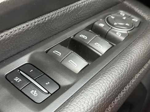 Used 2023 GMC Yukon Denali image 16