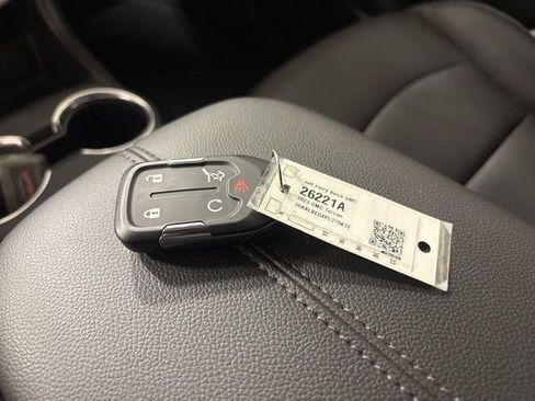 Used 2023 GMC Terrain SLT image 29