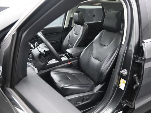 Used 2020 Ford Edge Titanium w/ Equipment Group 301A AWD/4WD image 9