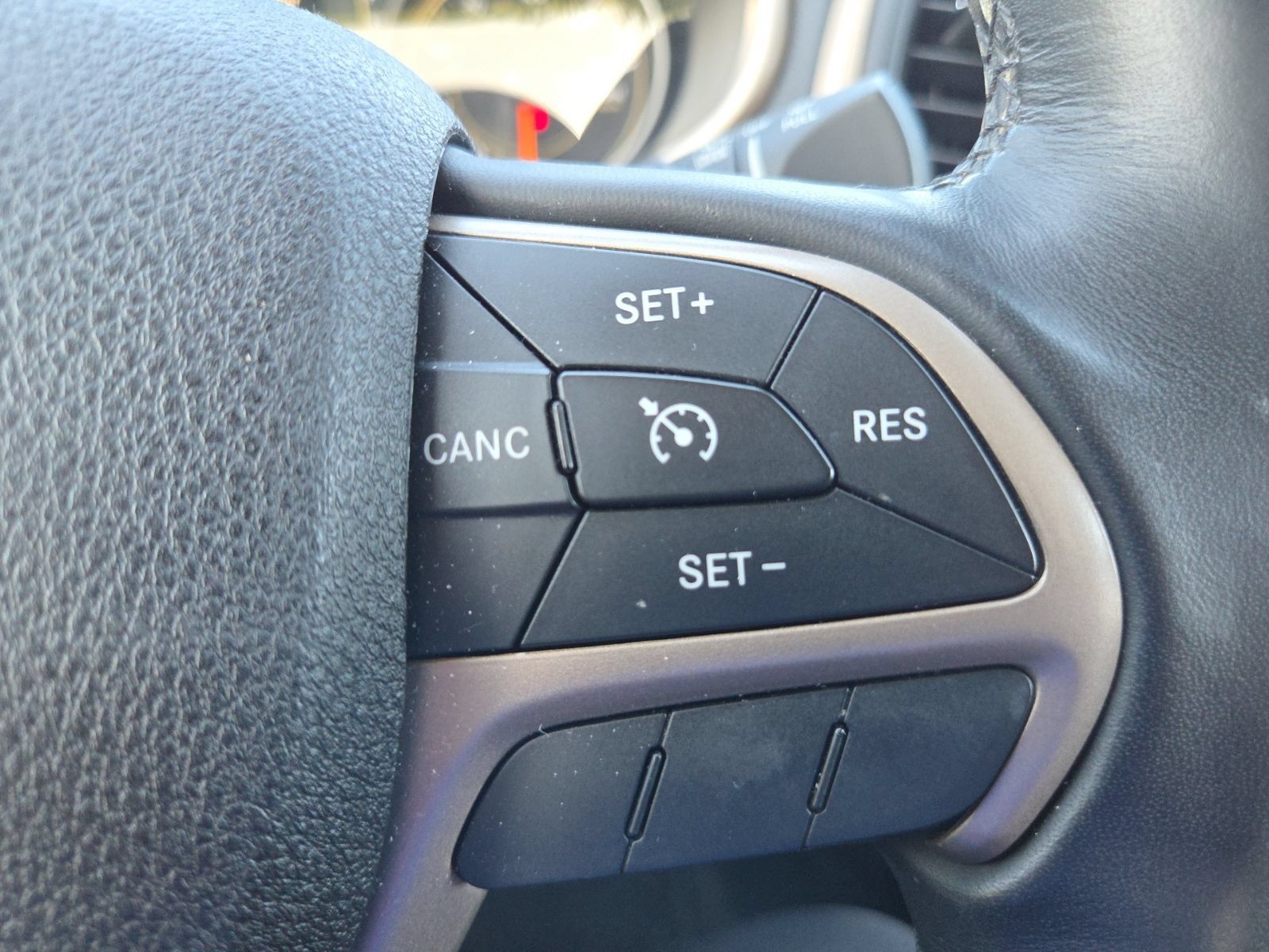 Used 2016 Jeep Cherokee Latitude FWD image 19