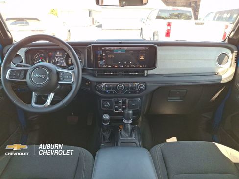 Used 2024 Jeep Wrangler Unlimited Sahara AWD/4WD image 6