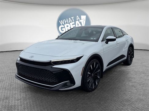 Used 2024 Toyota Crown Platinum image 8