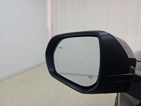 Used 2025 Chevrolet Traverse LT AWD/4WD image 12