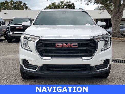 Certified 2022 GMC Terrain SLE w/ Driver Convenience Package image 2