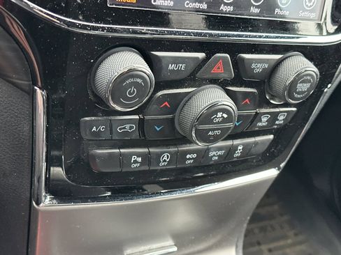 Used 2020 Jeep Grand Cherokee Laredo w/ 18" Wheel & 8.4" Radio Group image 21