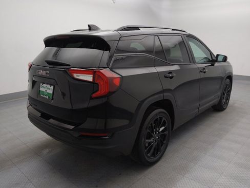 Used 2024 GMC Terrain SLE w/ Elevation Edition image 9