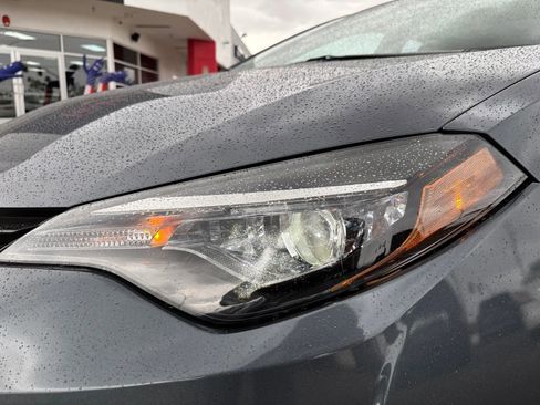 Used 2017 Toyota Corolla SE FWD image 39