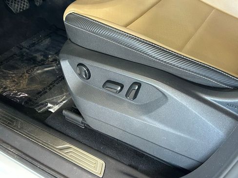 Used 2022 Volkswagen Atlas Cross Sport SE w/ Black Wheel Package image 16