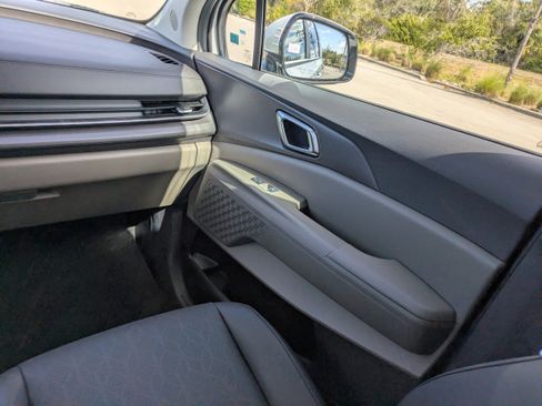 New 2026 Kia Carnival EX image 24