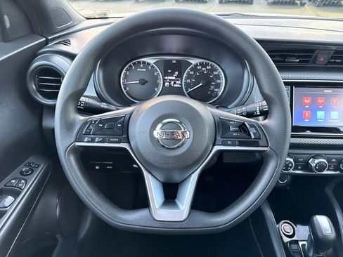Used 2020 Nissan Kicks S image 21