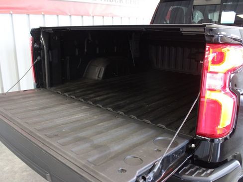 Used 2025 Chevrolet Silverado 1500 High Country w/ Midnight Edition AWD/4WD image 25