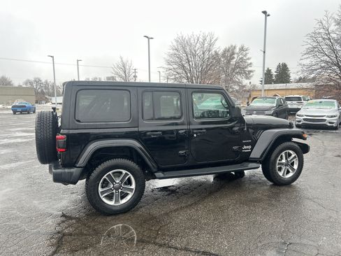 Used 2018 Jeep Wrangler Unlimited Sahara image 3
