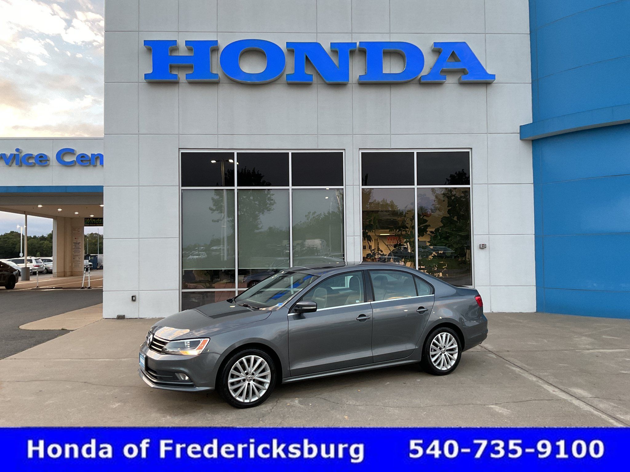 Used 2015 Volkswagen Jetta SE FWD image 1