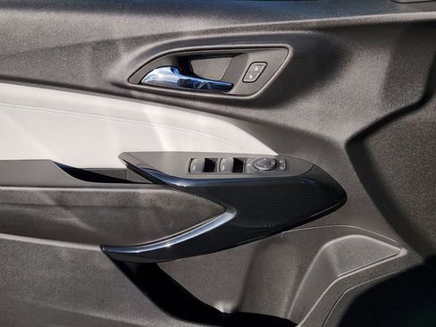 Used 2025 Chevrolet Trax LT image 24