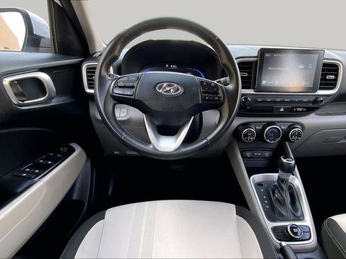 Certified 2025 Hyundai Venue SEL FWD image 6
